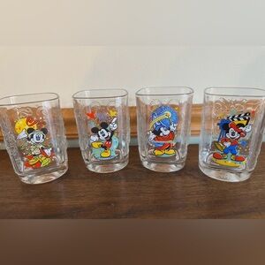 Walt Disney World Mickey Mouse
Glass Cups McDonald's 2000
Magic Kingdom SET OF 4